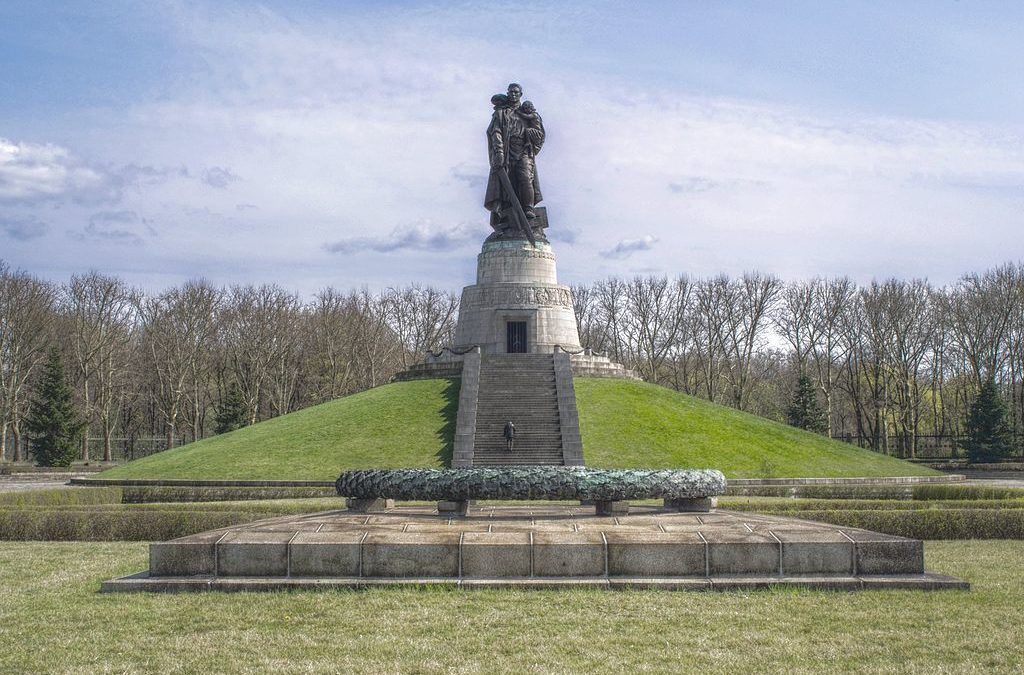 Den‘ Pobedy in Berlin: The 75th anniversary of the end of the Second World War. Understanding the Victory Day celebrations at Treptower Park War Memorial as an illustration of the conflicted European memory. By Stephanie Schulz