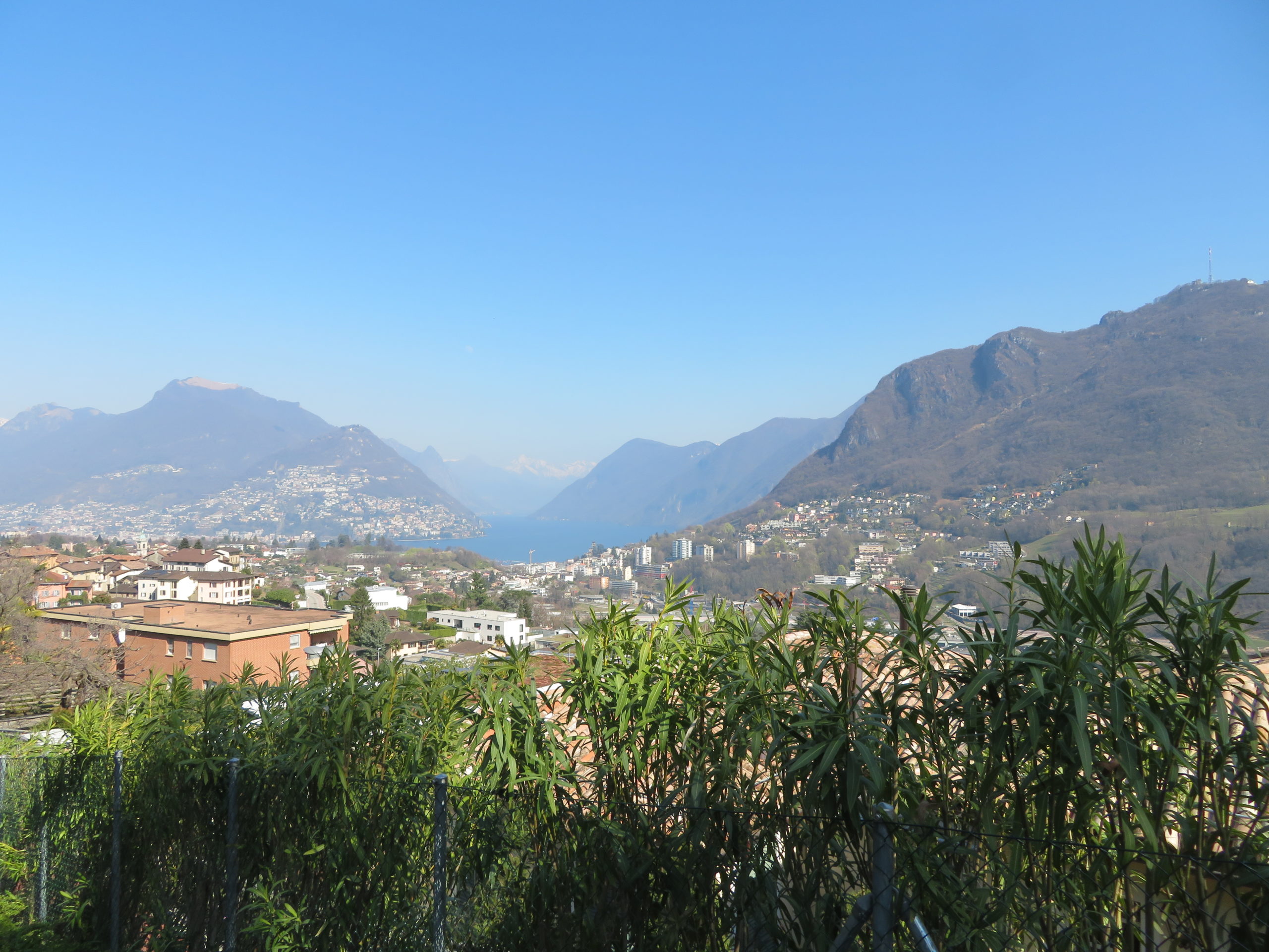 Bis auf die Anhöhen um den Lago Maggiore erstrecken sich Locarno und die angrenzenden Nachbarorte.