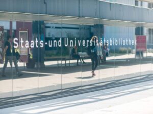 Schriftzug Staats- und Universitätsbibliothek am Gebäude der SuUB