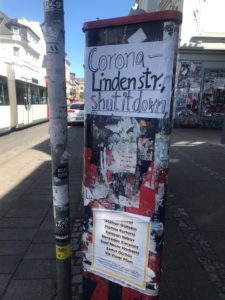 Plakat im Viertel