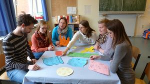 Abbildung 7: Studierende-Lehrkraft-Team bei der Arbeit